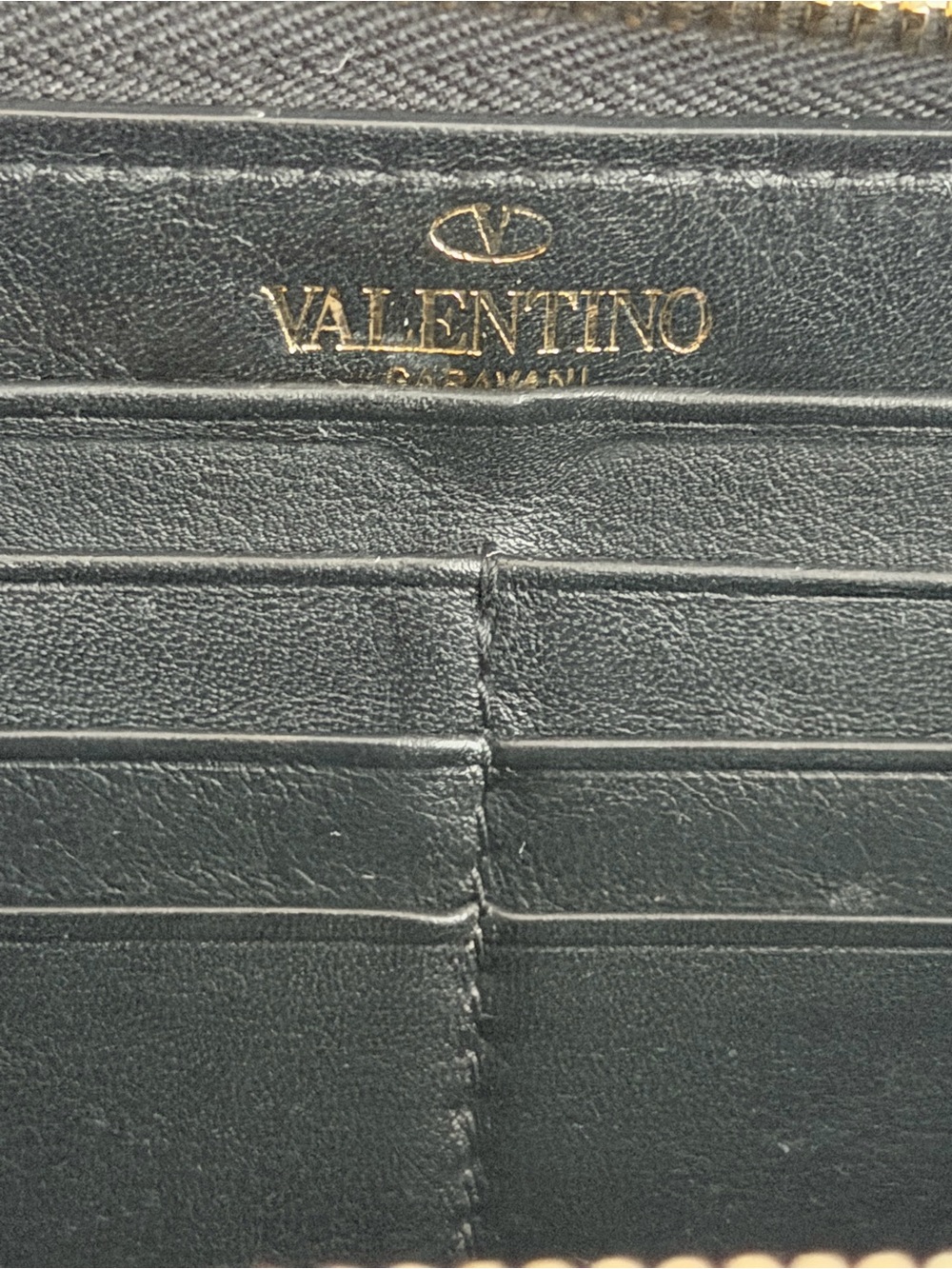 Authentic Valentino Garavani Rockstud Black Leather Wallet - Picture 6 of 11